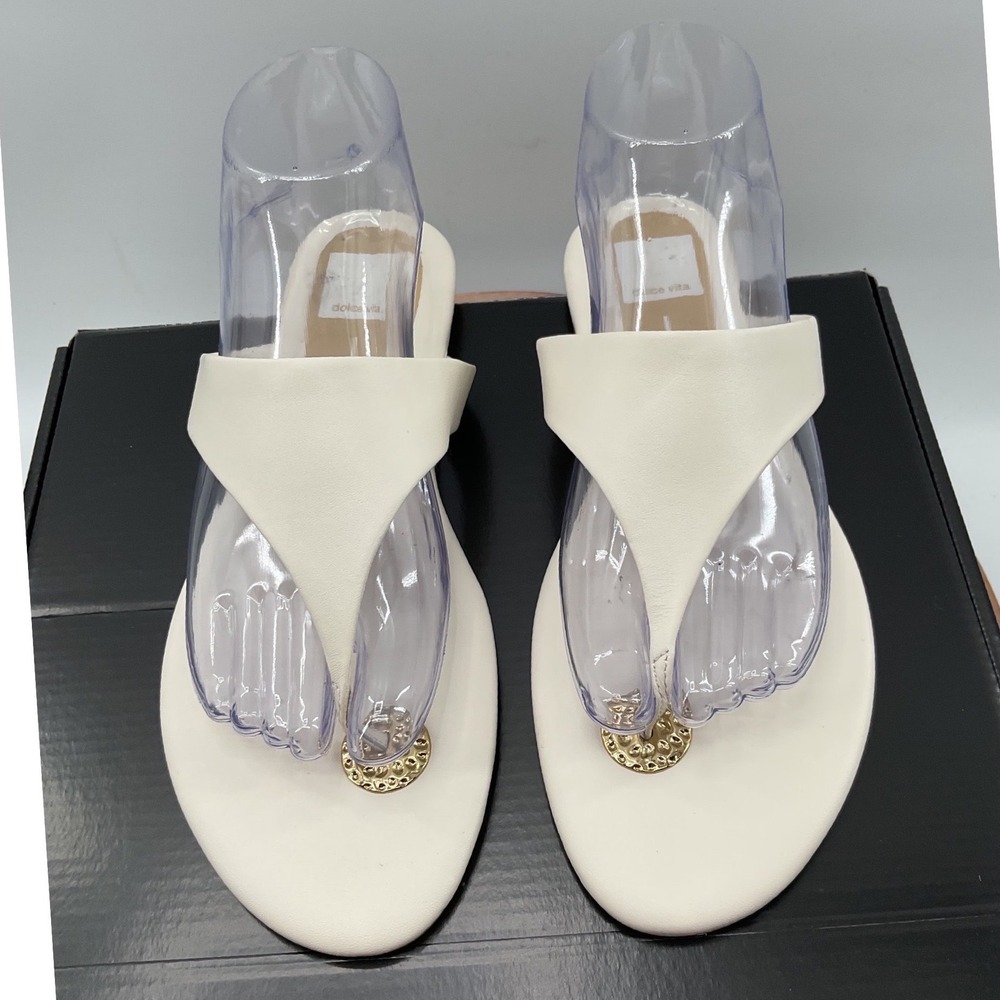 Dolce Vita Womens Off White Leather Flat Thong Sandals Gold Medallion Slip On